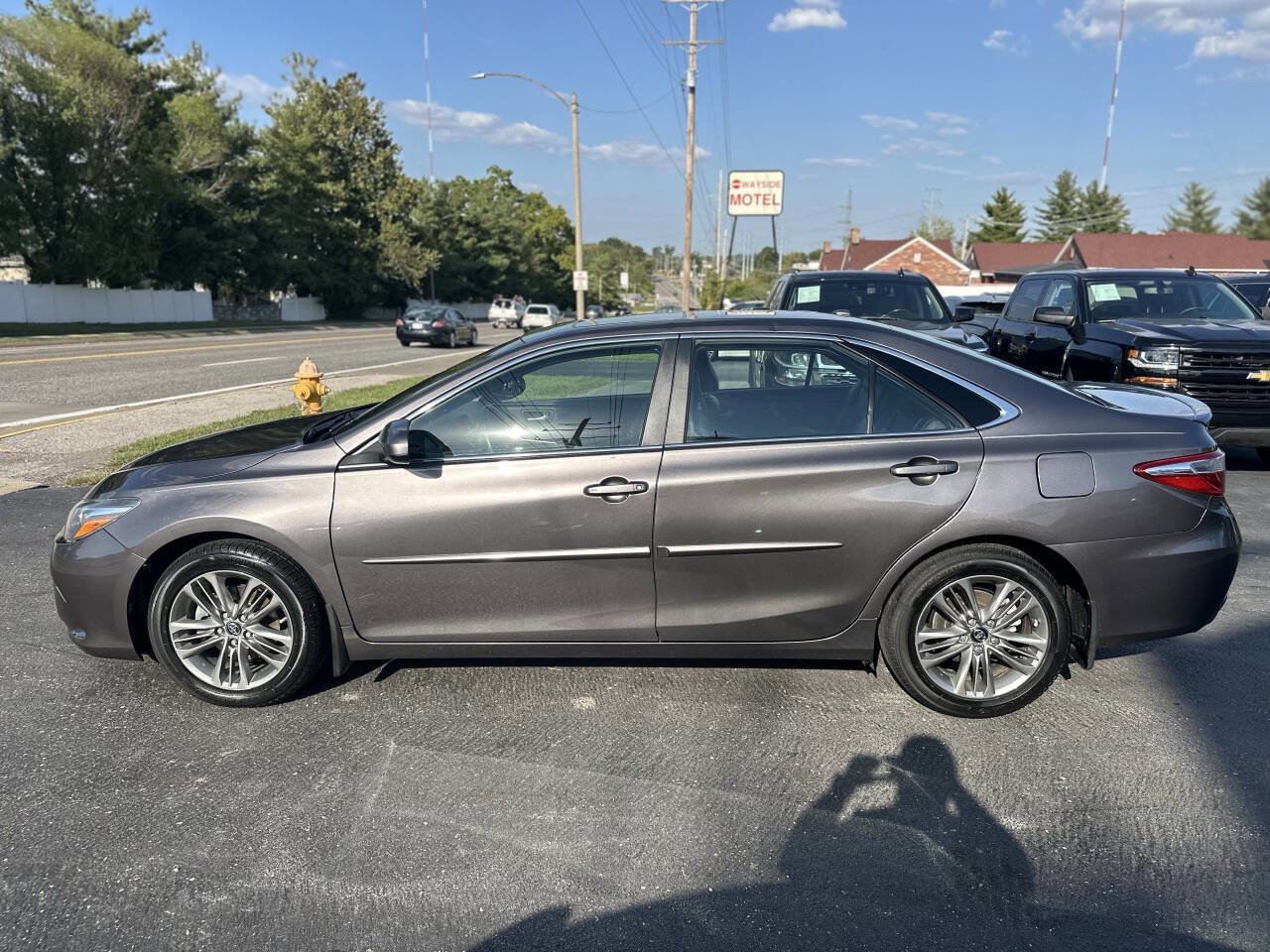 Used 2017 Toyota Camry SE image 4