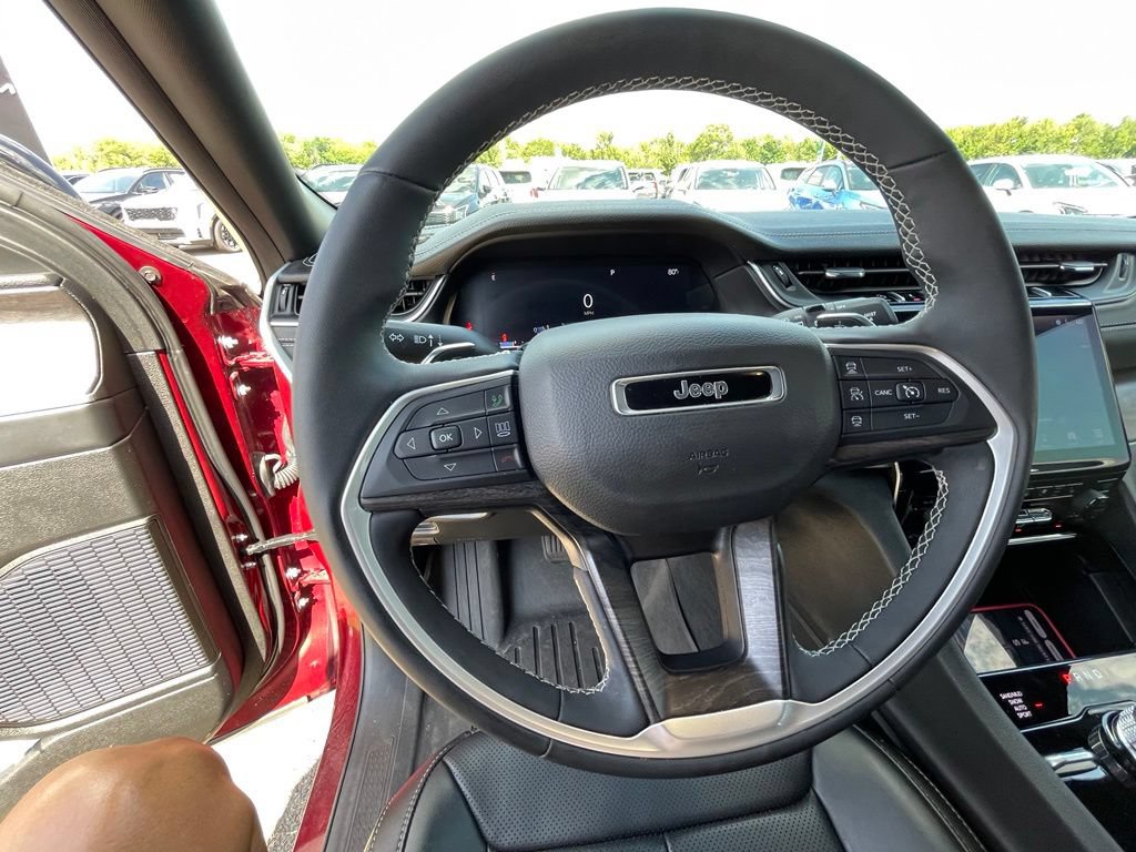 Used 2025 Jeep Grand Cherokee L Limited w/ Luxury Tech Group II AWD/4WD image 13