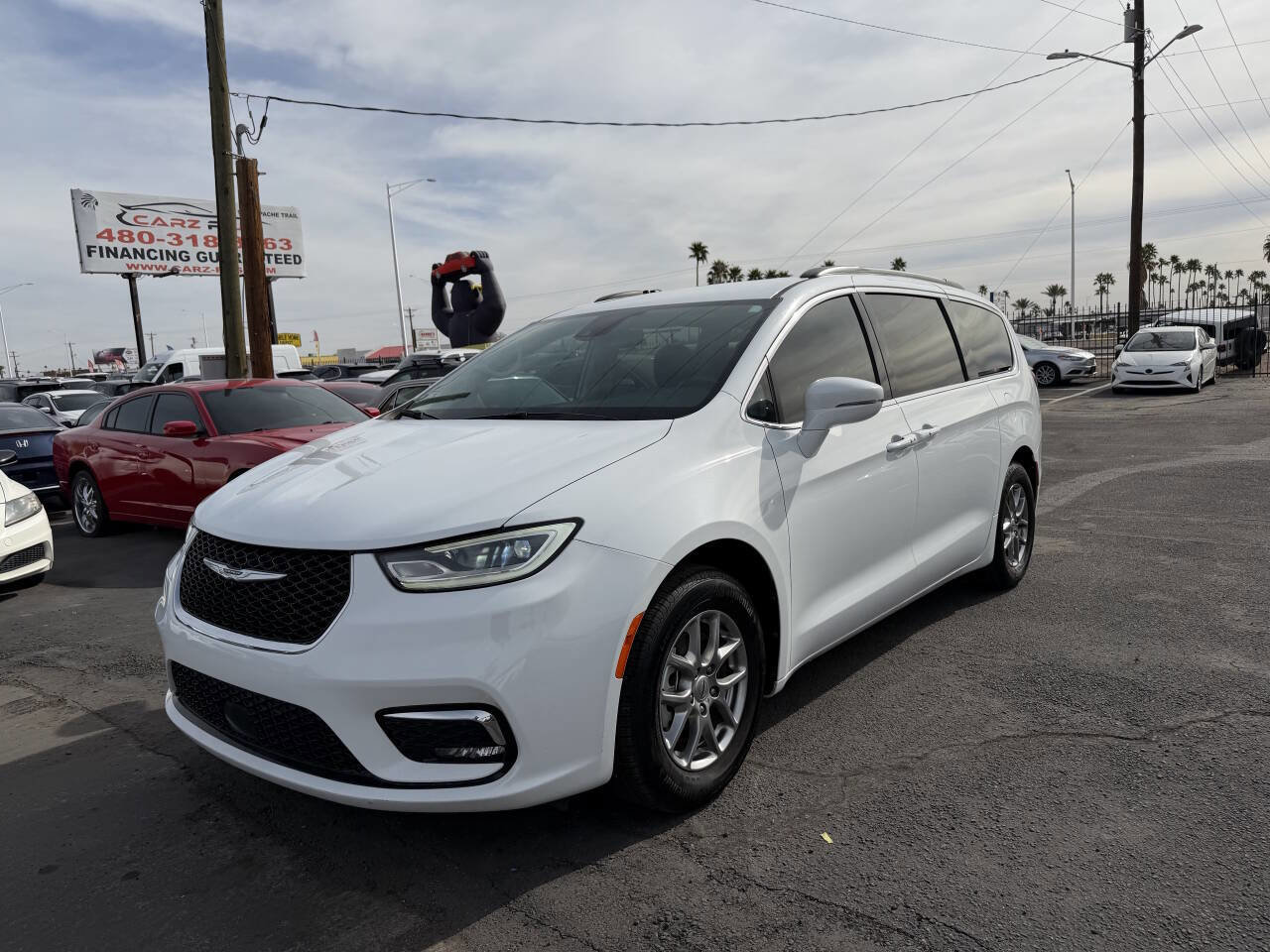 Used 2021 Chrysler Pacifica Touring image 3