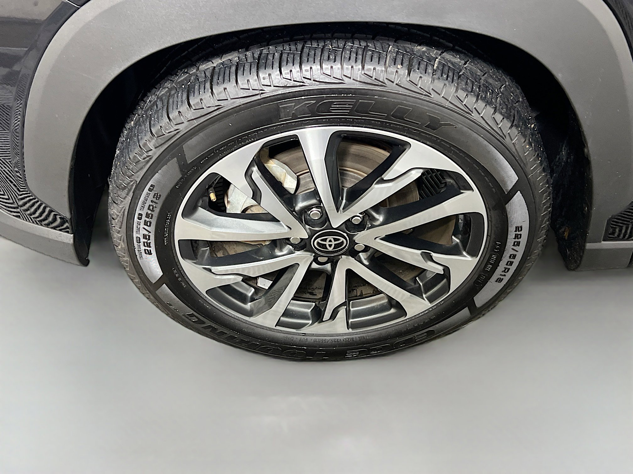 Used 2024 Toyota Corolla Cross XLE image 13