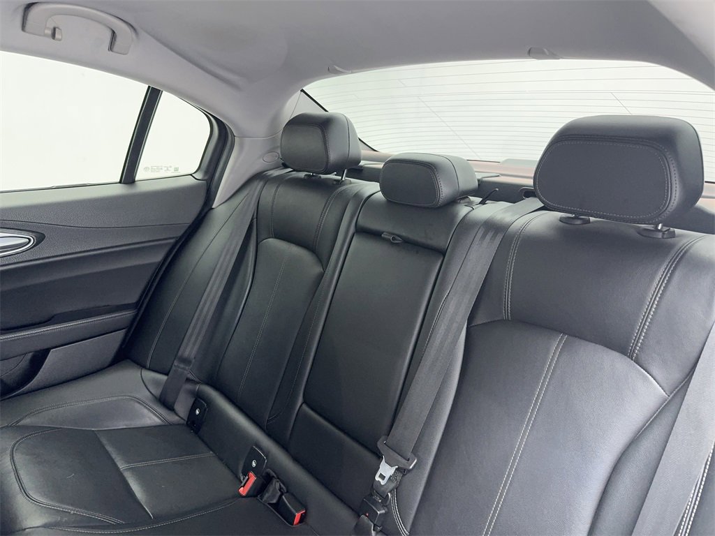 Used 2019 Alfa Romeo Giulia image 37