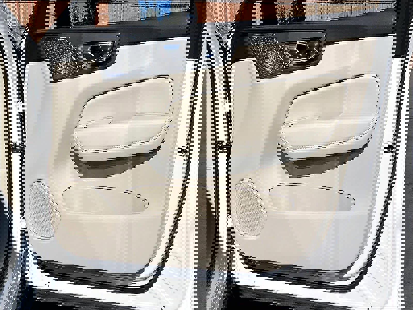 Used 2026 Volvo XC60 B5 Ultra w/ Climate Package image 26