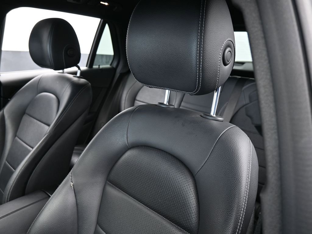 Used 2019 Mercedes-Benz GLC 300 4MATIC image 16