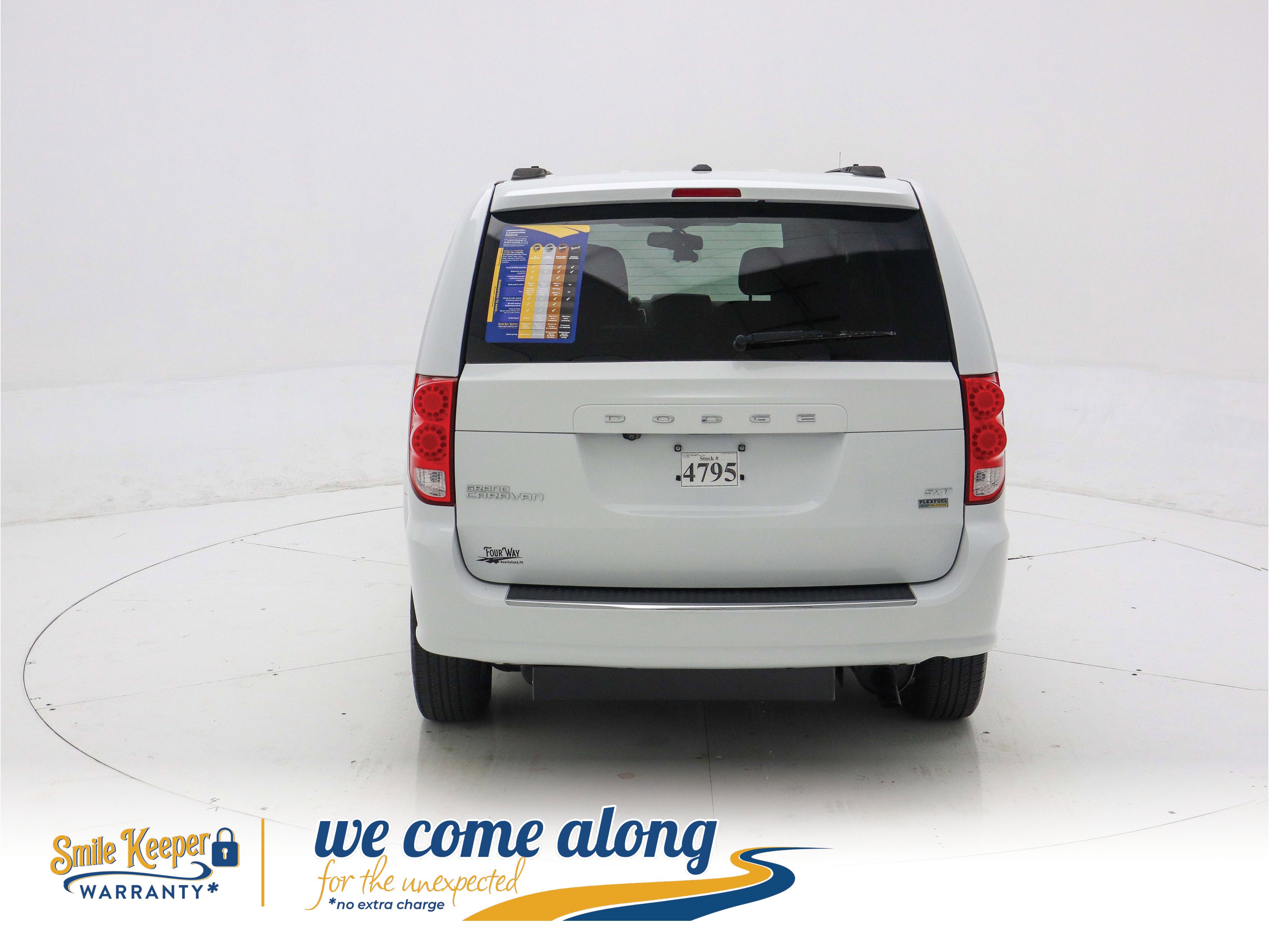 Used 2016 Dodge Grand Caravan SXT w/ UConnect Hands-Free Group image 6