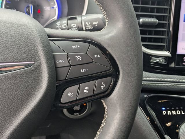 Used 2022 Chrysler Pacifica Touring-L w/ S Appearance Package image 16