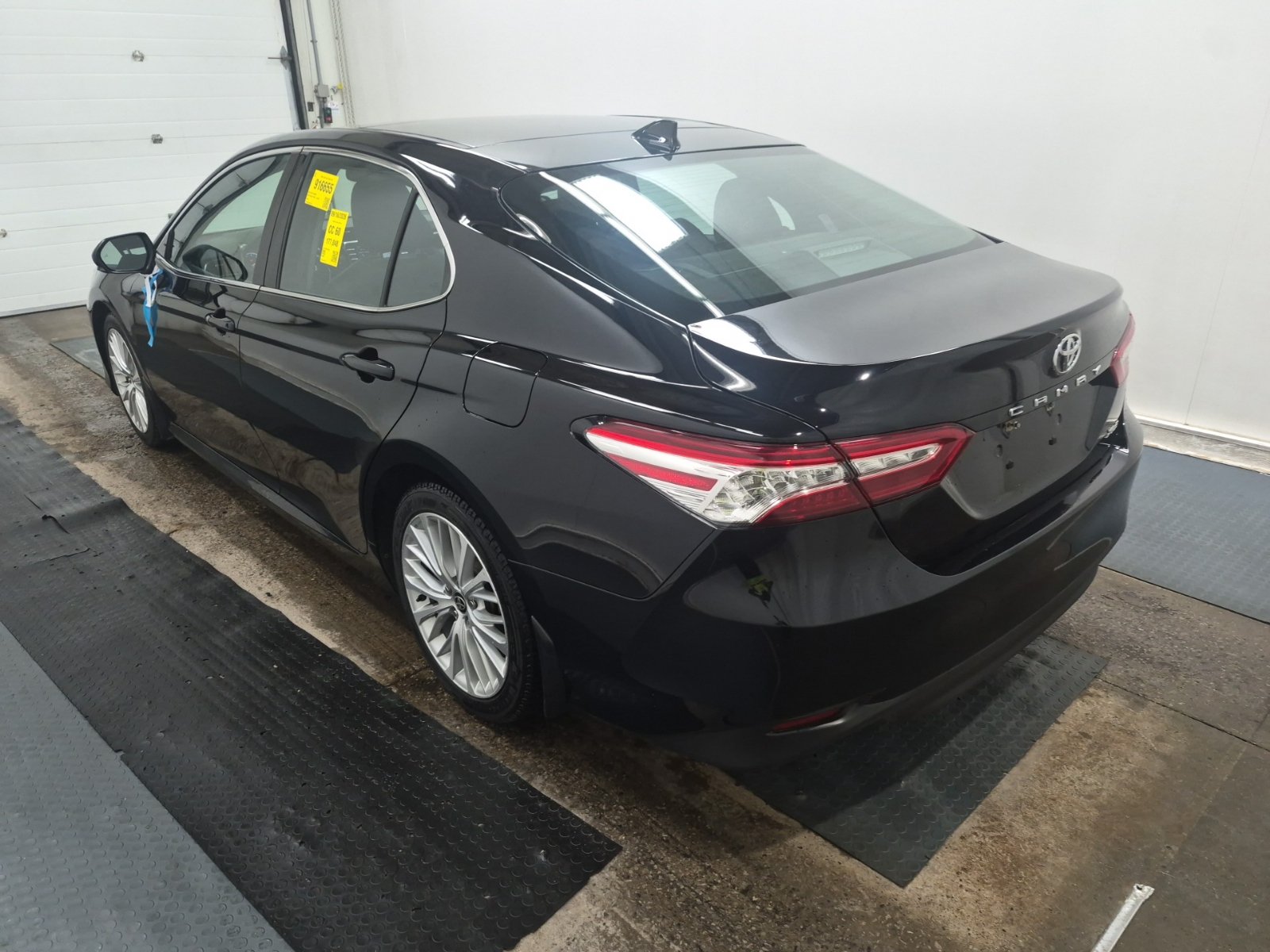 Used 2020 Toyota Camry XLE FWD image 6