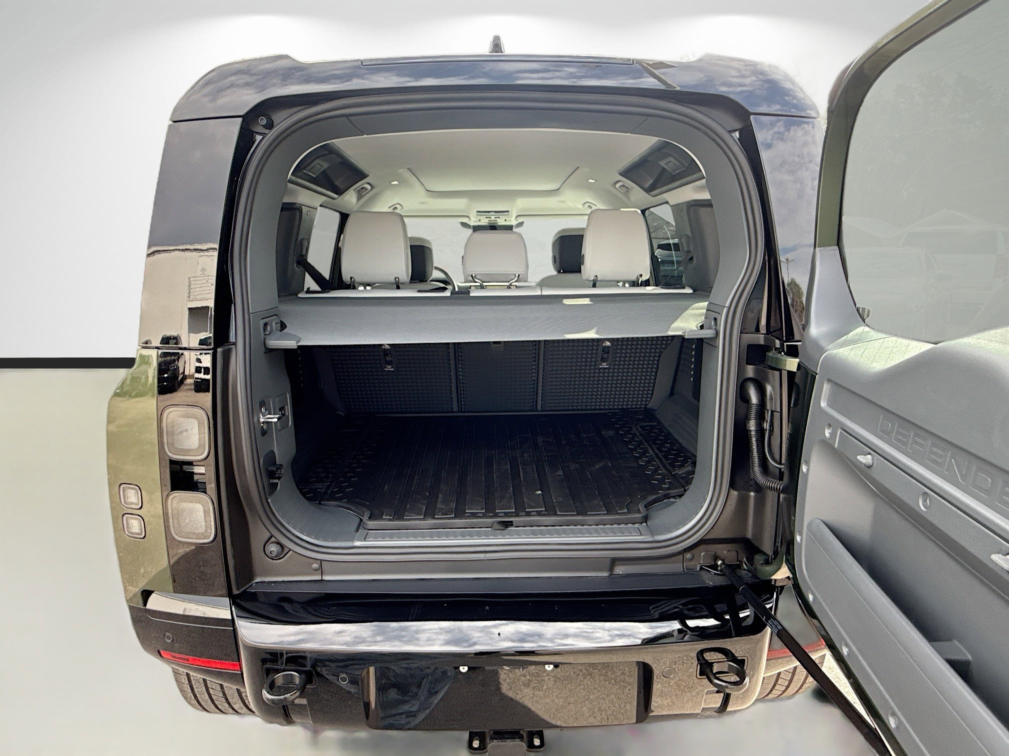 New 2026 Land Rover Defender 110 X-Dynamic SE AWD/4WD image 12