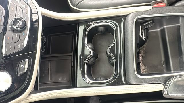 Used 2023 Chrysler Pacifica Limited image 32