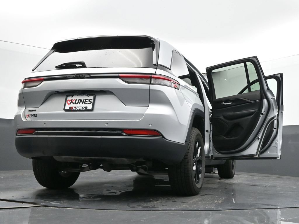 Used 2024 Jeep Grand Cherokee Altitude image 74