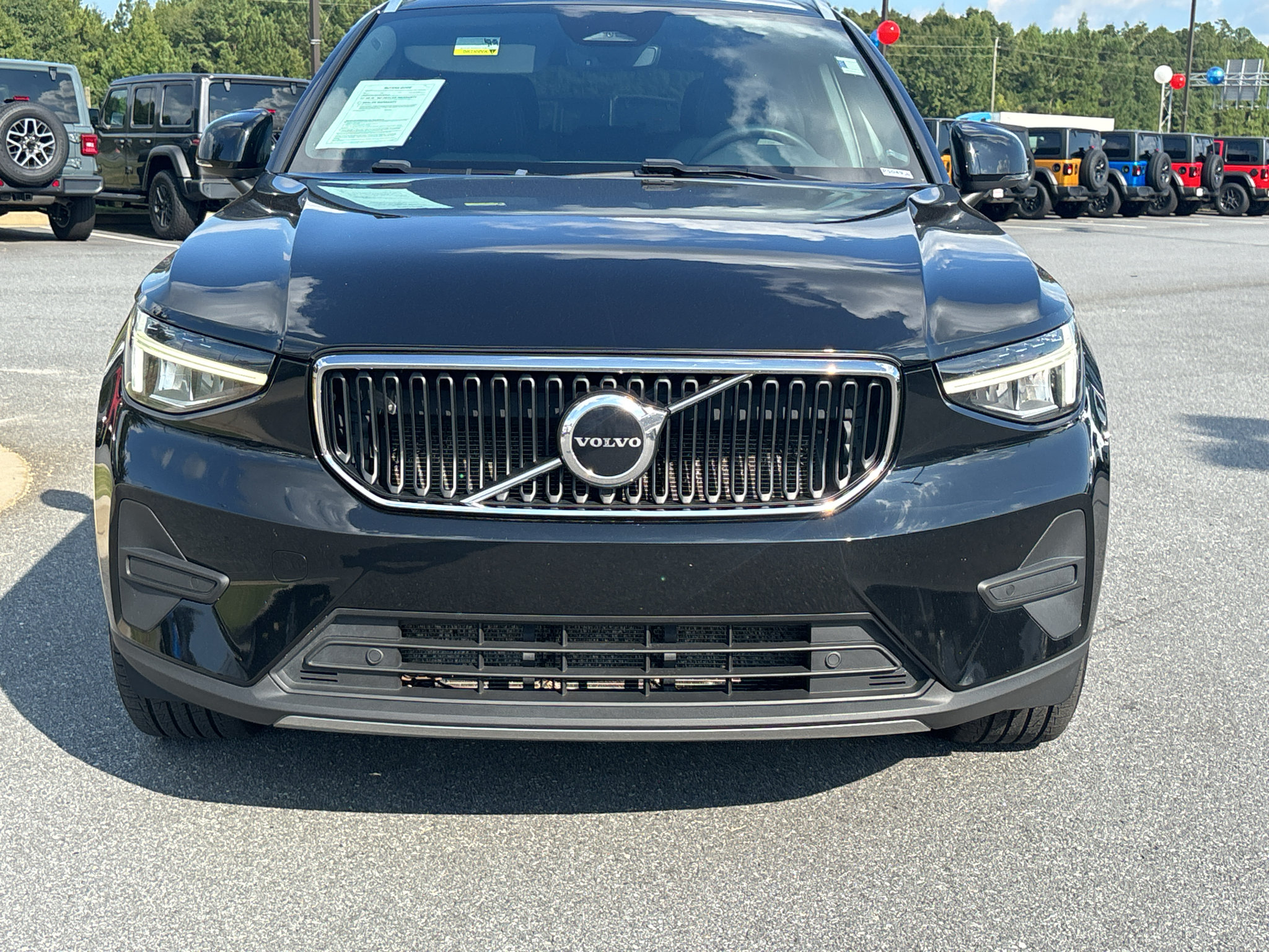 Used 2023 Volvo XC40 B5 Core AWD/4WD image 2