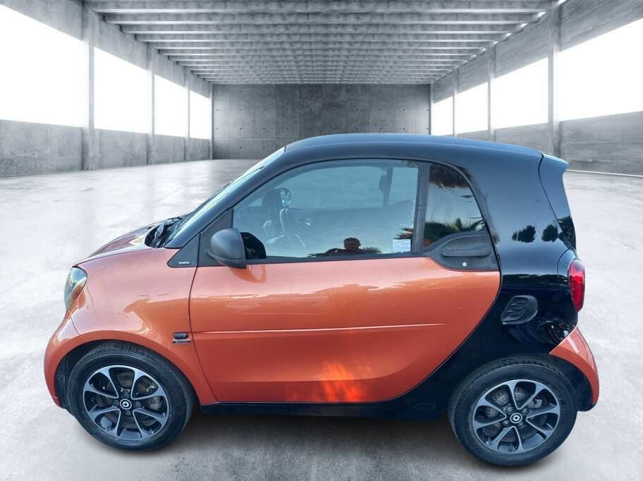 Used 2016 smart fortwo passion image 2