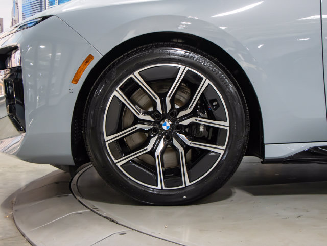 Used 2026 BMW 740i xDrive AWD/4WD image 7