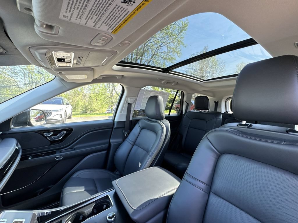 New 2026 Lincoln Aviator AWD w/ Jet Appearance Package image 22
