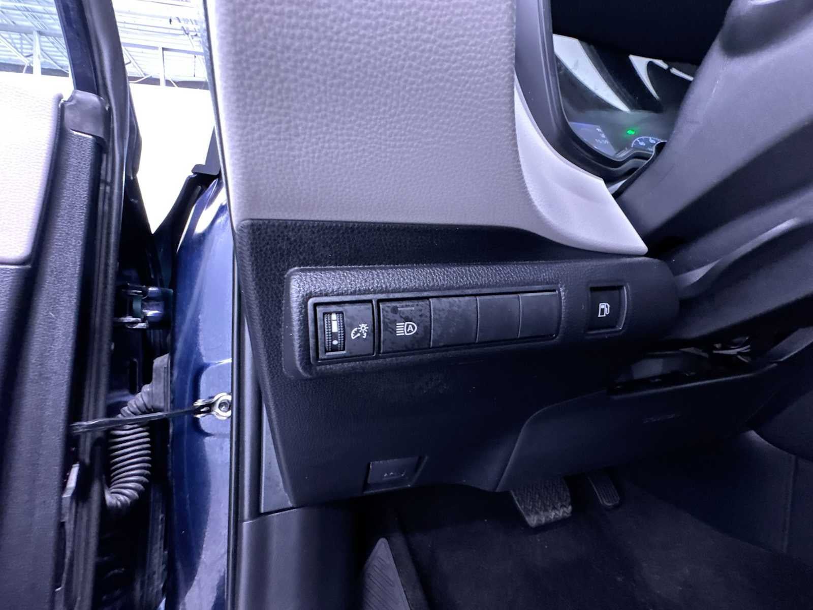 Used 2023 Toyota Corolla LE w/ LE Convenience Package FWD image 16