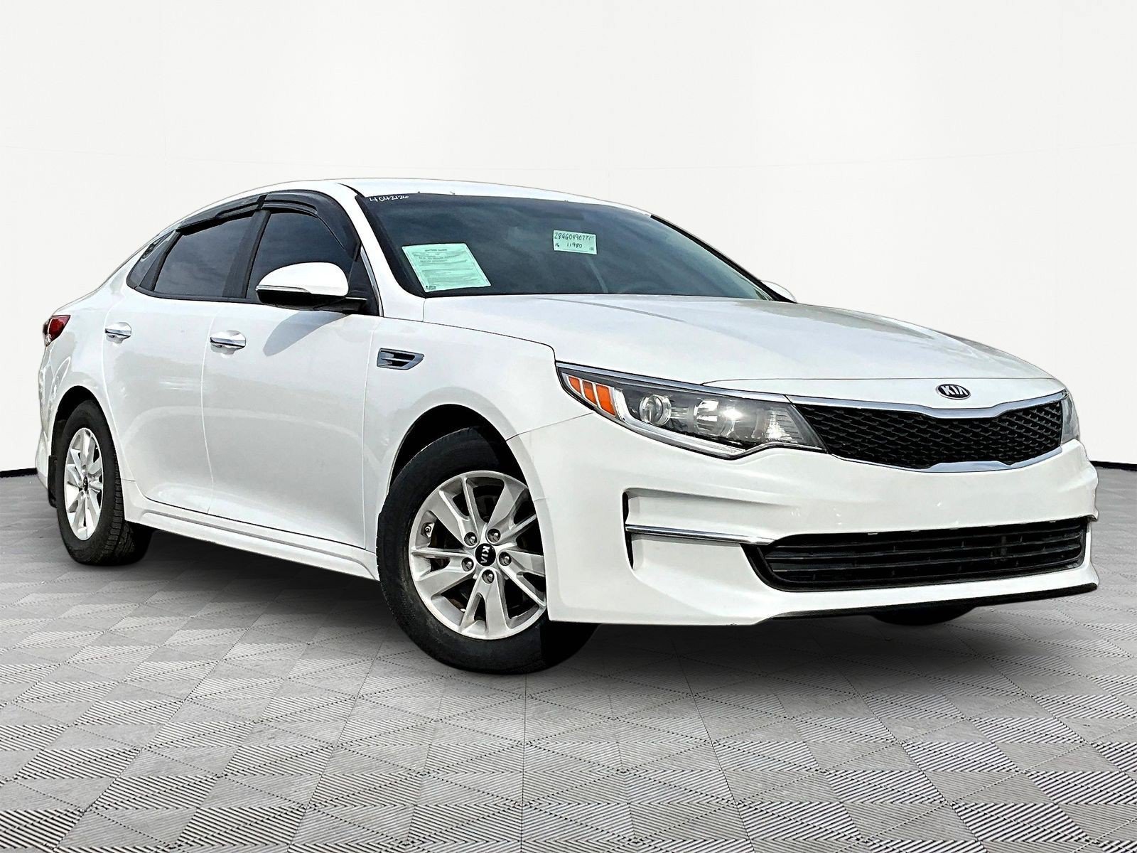 Used 2016 Kia Optima LX FWD image 3
