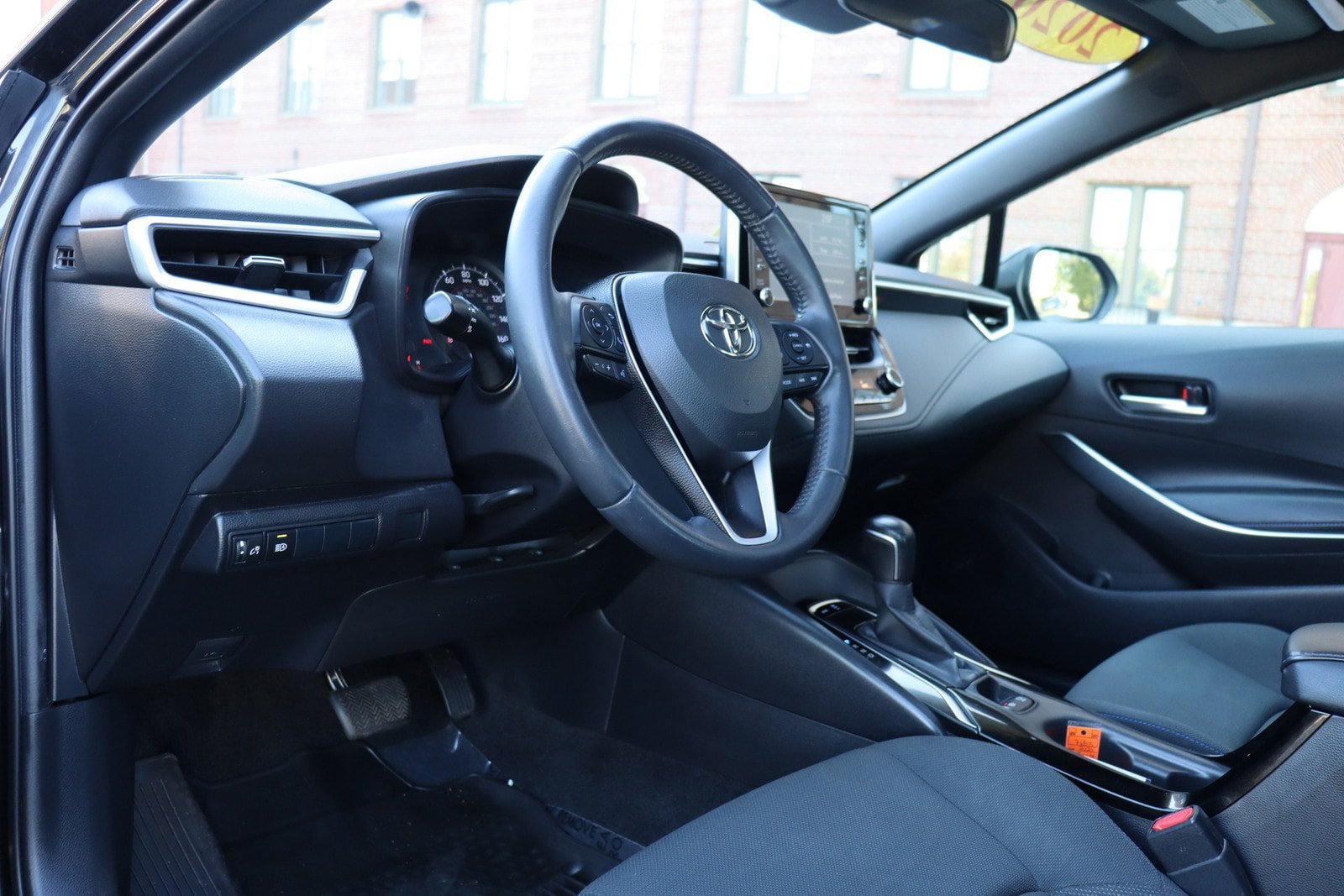 Used 2020 Toyota Corolla SE w/ SE Premium Package FWD image 10