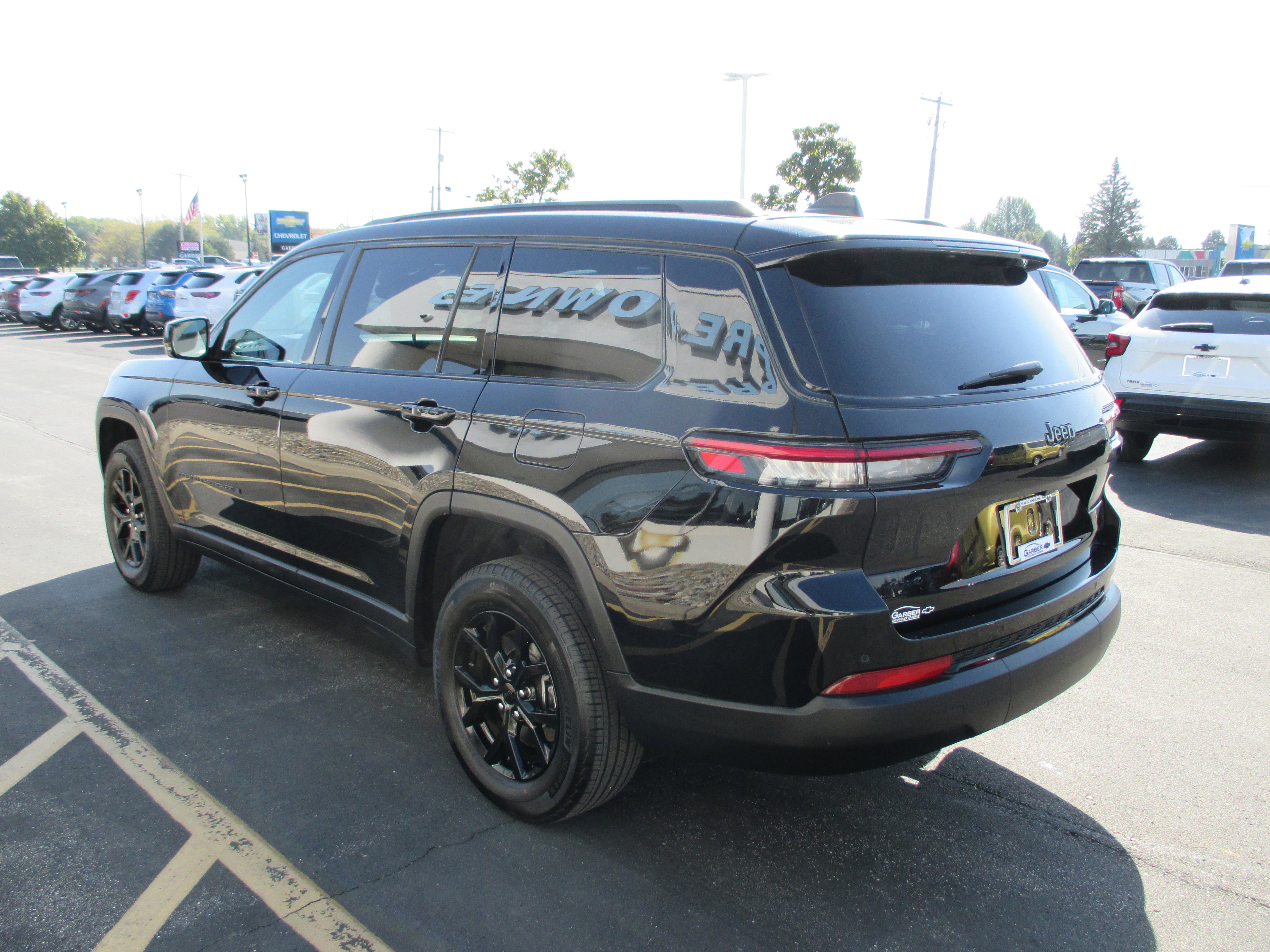 Used 2024 Jeep Grand Cherokee L Laredo image 5