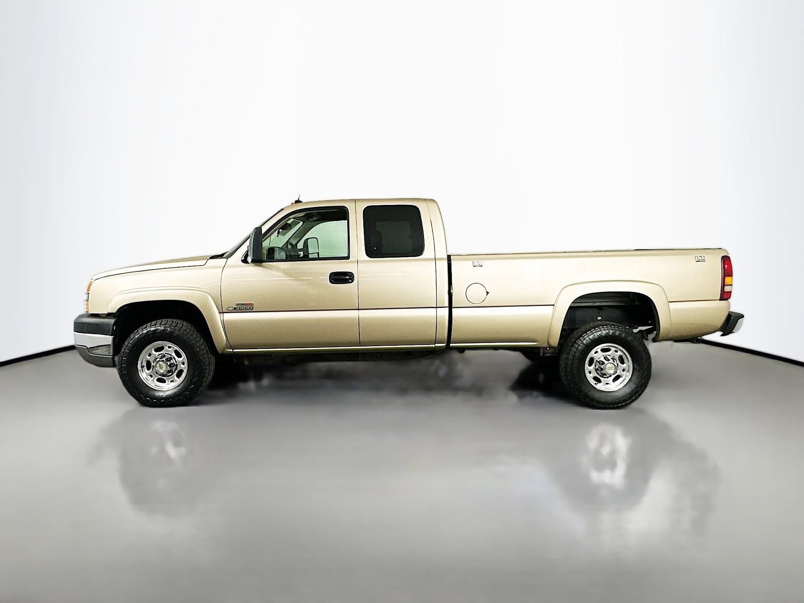 Used 2004 Chevrolet Silverado 3500 2WD Extended Cab w/ Heavy-Duty Power Package image 5