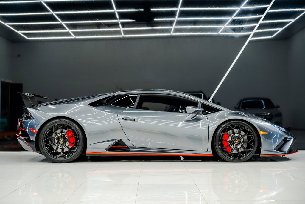 Used 2021 Lamborghini Huracan EVO image 9