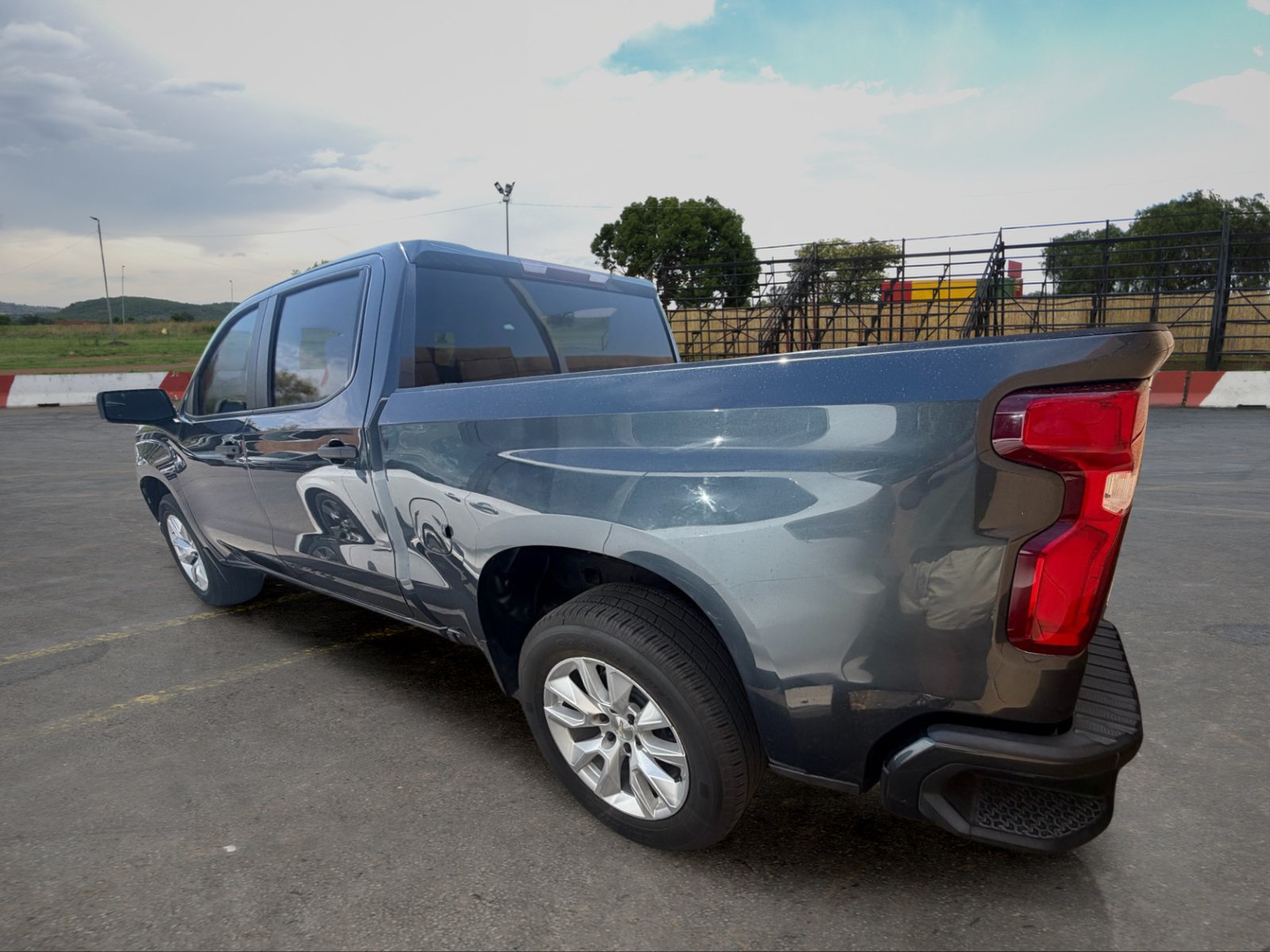 Used 2021 Chevrolet Silverado 1500 Custom RWD image 3