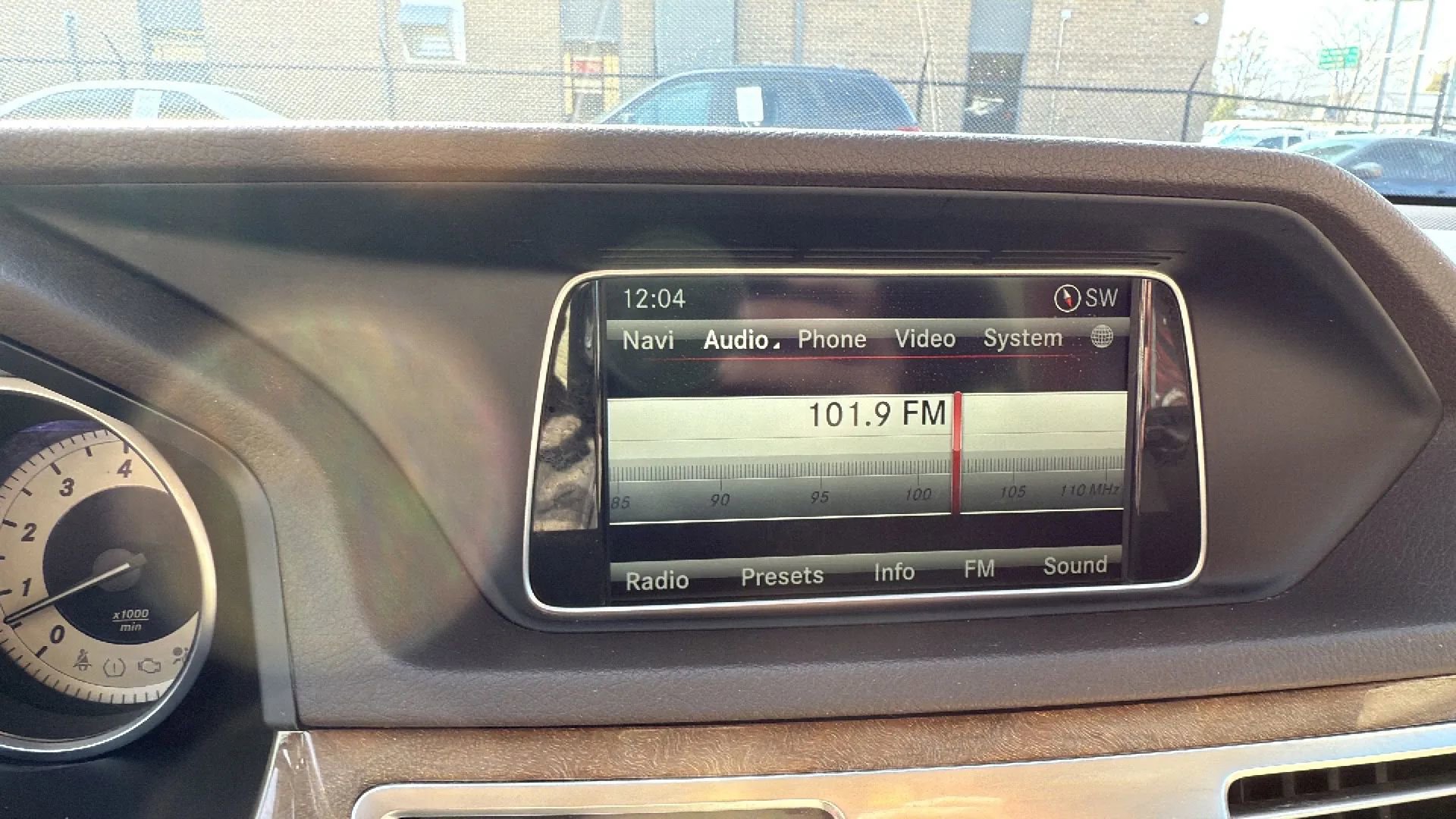 Used 2014 Mercedes-Benz E 350 4MATIC Sedan image 36