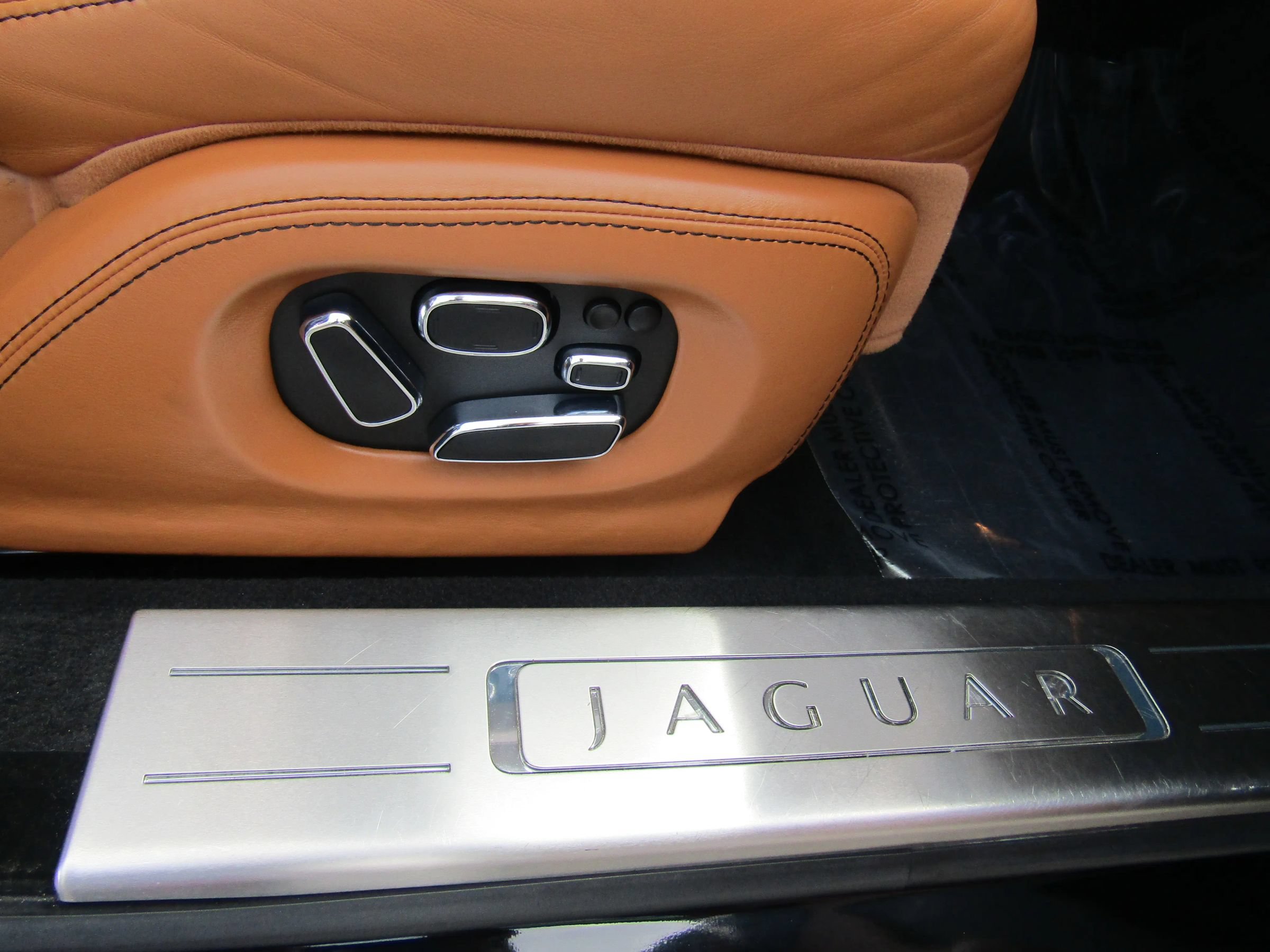 Used 2013 Jaguar XJ L Supersport RWD image 24