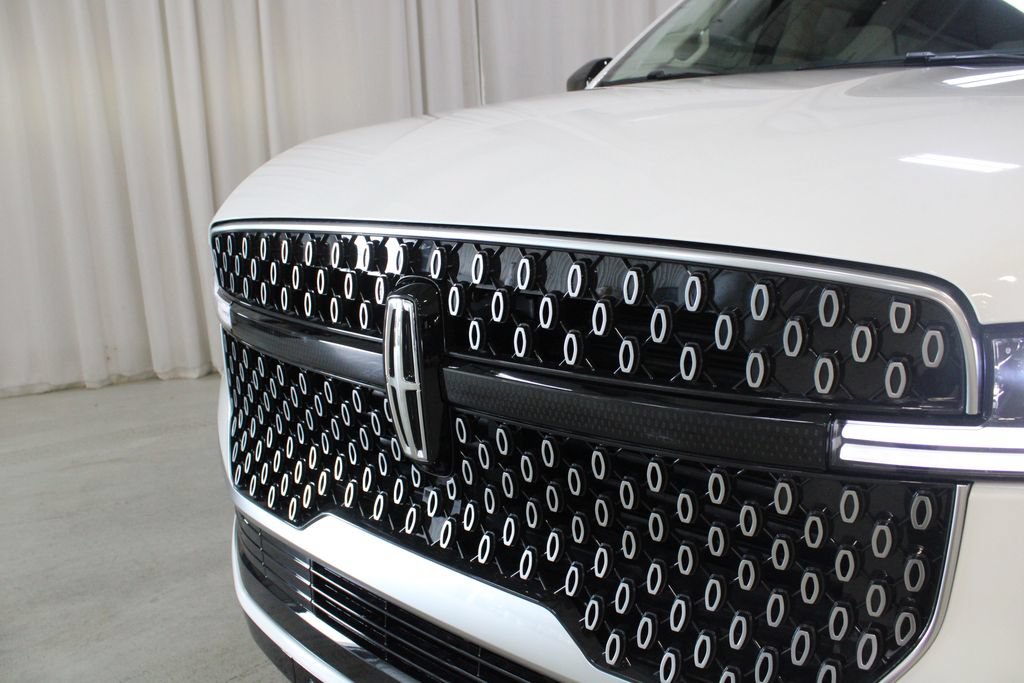 New 2027 Lincoln Navigator L Reserve AWD/4WD image 32