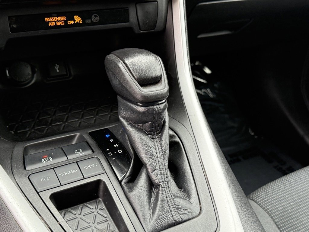 Used 2020 Toyota RAV4 LE w/ Carpet Mat Package image 24