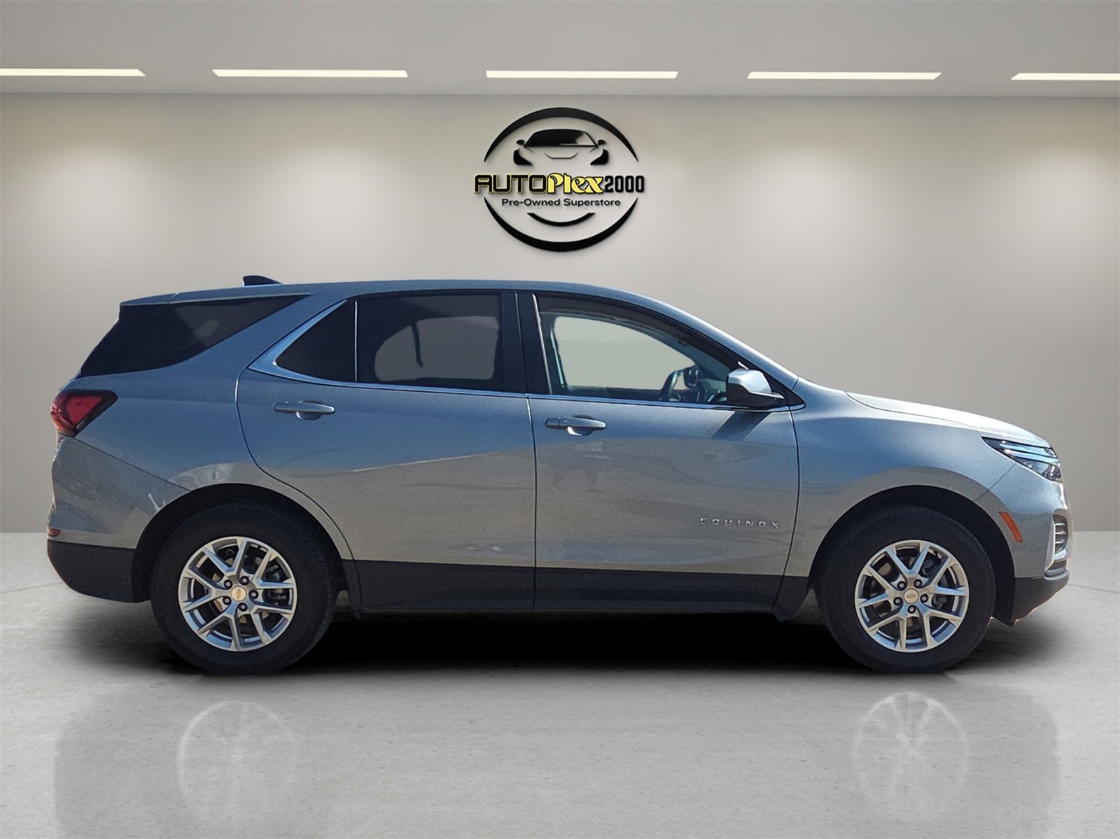 Used 2023 Chevrolet Equinox LT w/ Driver Convenience Package image 8
