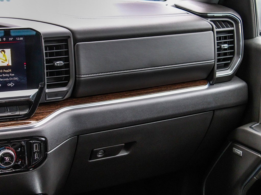 Used 2025 GMC Sierra 1500 Elevation w/ Preferred Package image 17