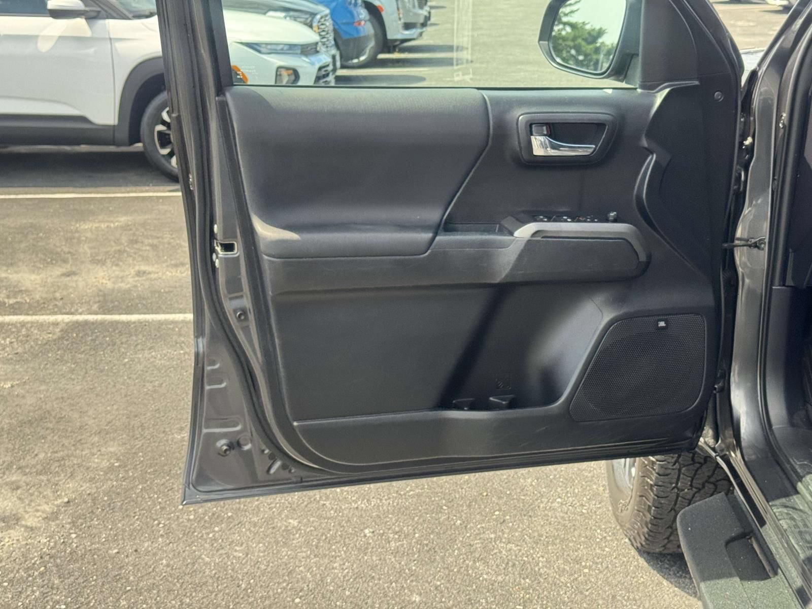 Used 2019 Toyota Tacoma TRD Sport AWD/4WD image 18