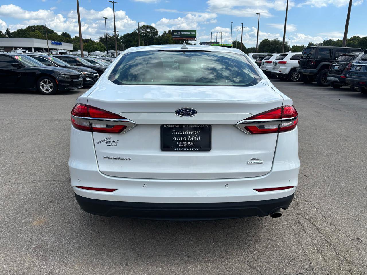Used 2019 Ford Fusion SE FWD image 4