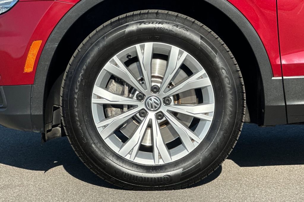 Used 2018 Volkswagen Tiguan SE w/ Panoramic Sunroof Package image 26