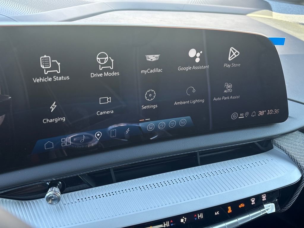 New 2026 Cadillac Optiq Luxury 2 image 19