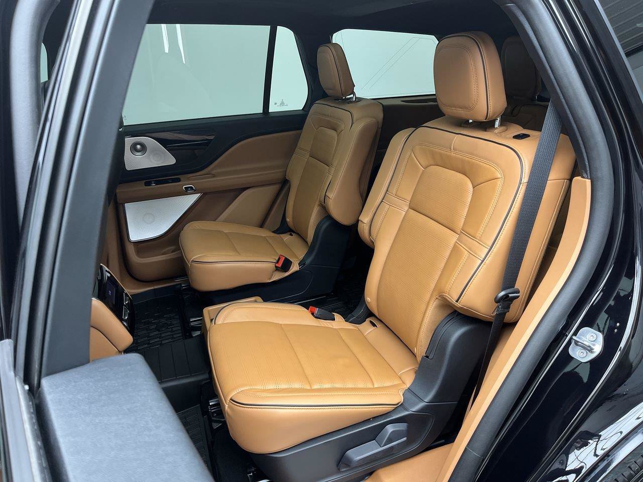 Used 2025 Lincoln Aviator Black Label w/ Jet Appearance Package AWD/4WD image 13