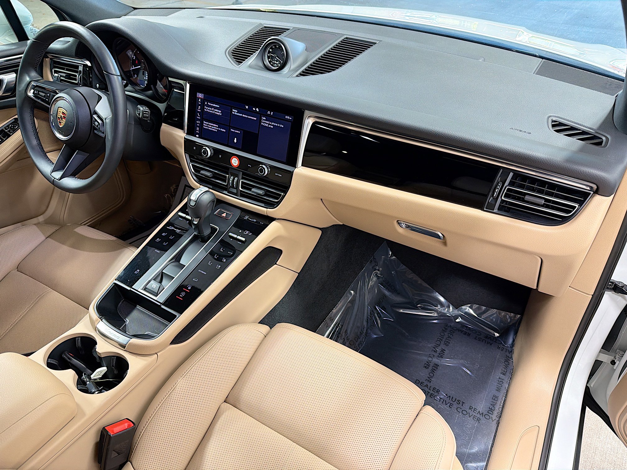 Certified 2025 Porsche Macan image 15