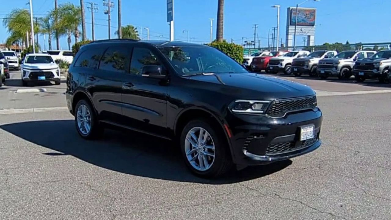Used 2025 Dodge Durango GT AWD/4WD image 2