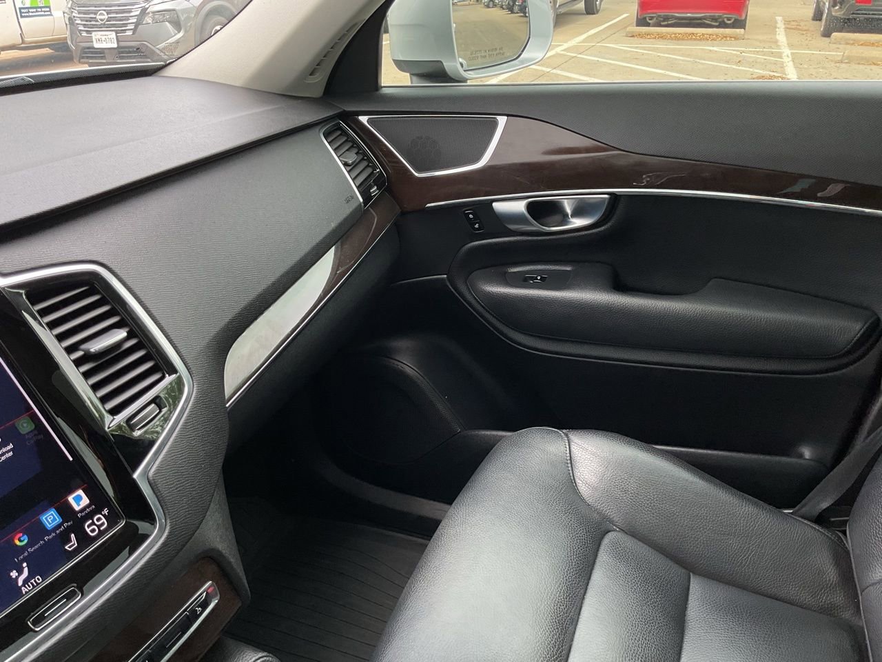 Used 2017 Volvo XC90 T6 Momentum w/ Vision Package image 38