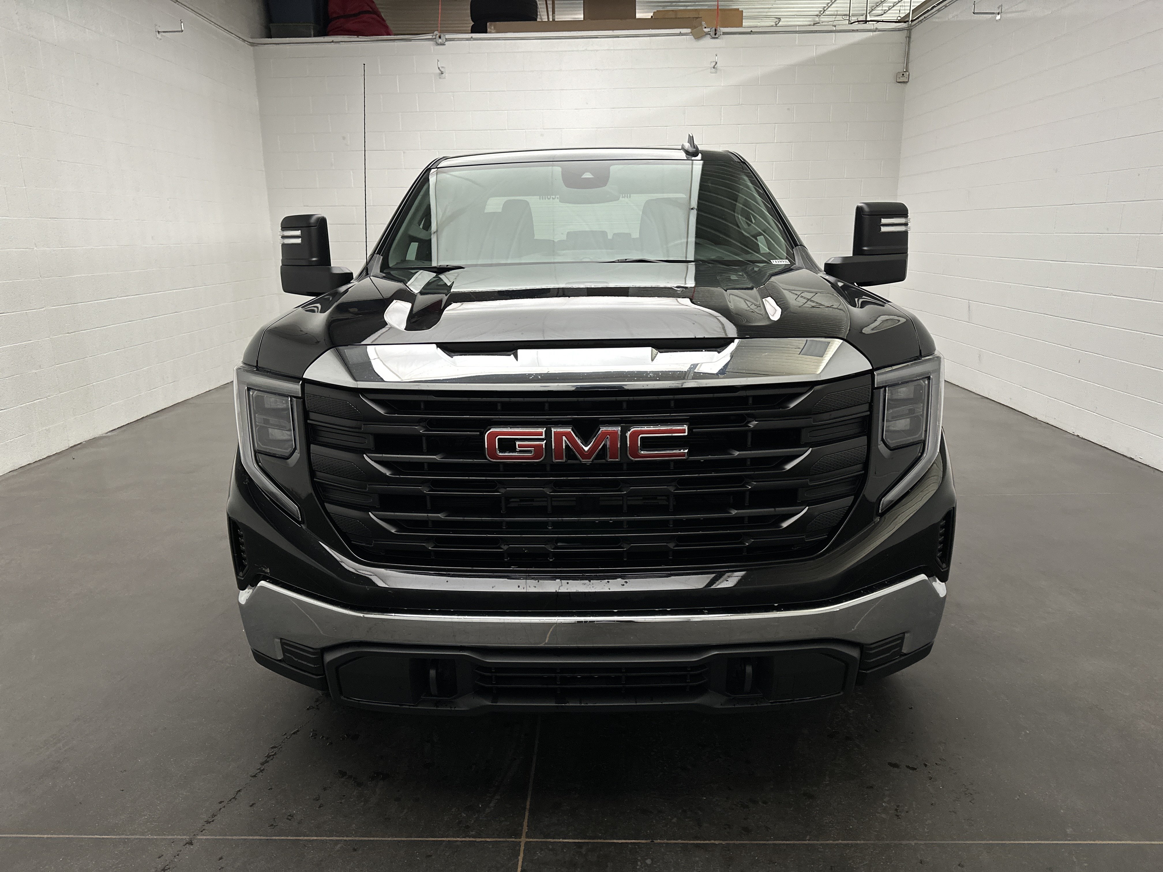 Used 2024 GMC Sierra 1500 Pro w/ Pro Value Package AWD/4WD image 3