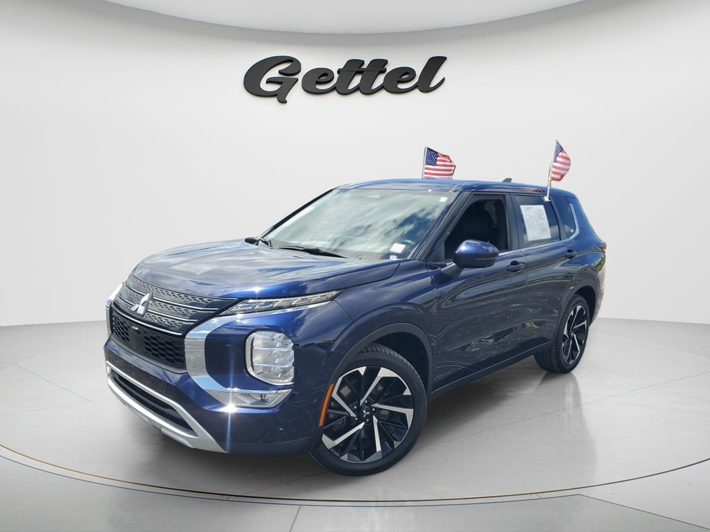 Used 2024 Mitsubishi Outlander SE image 2