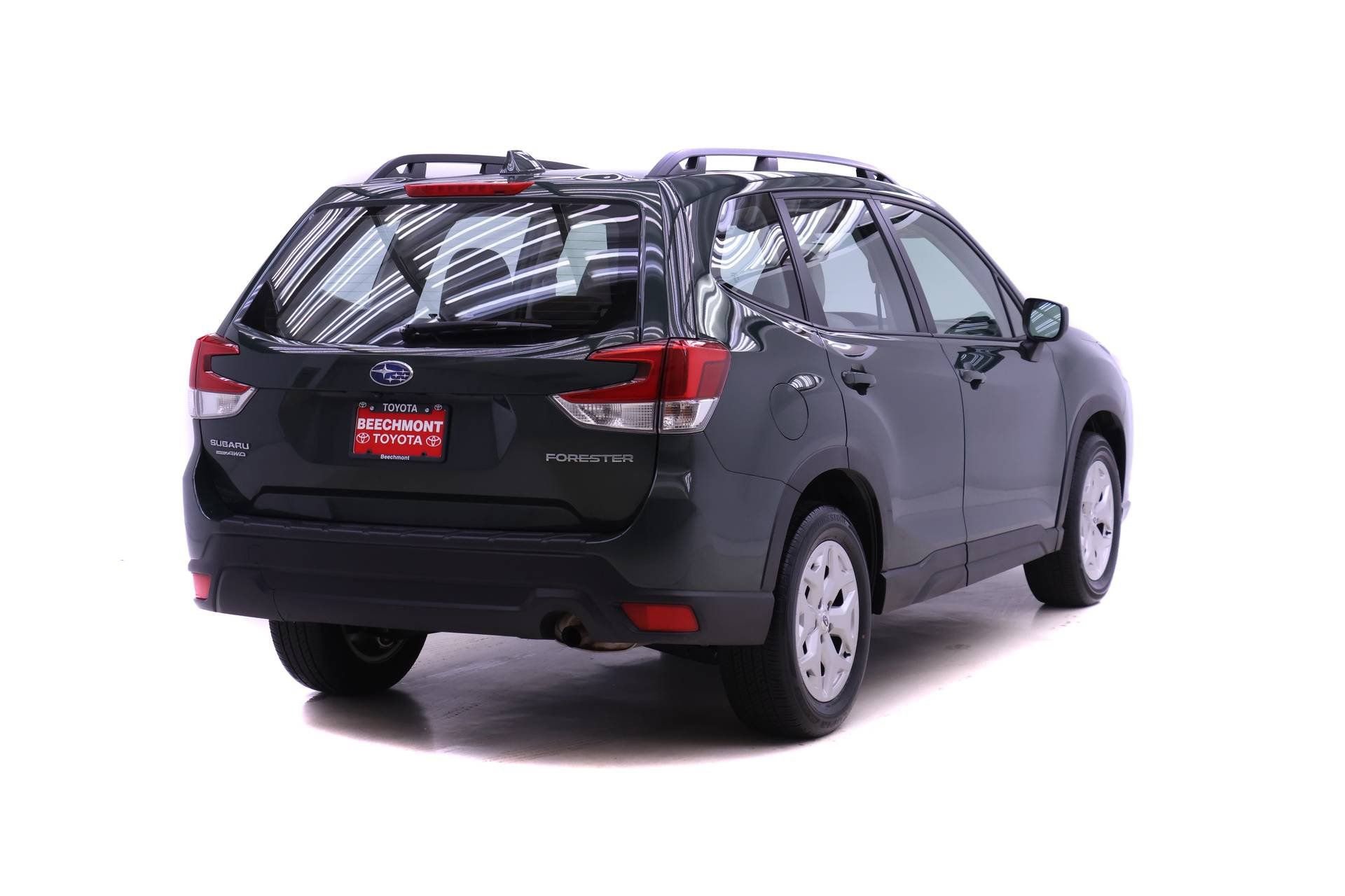 Used 2023 Subaru Forester Base image 2