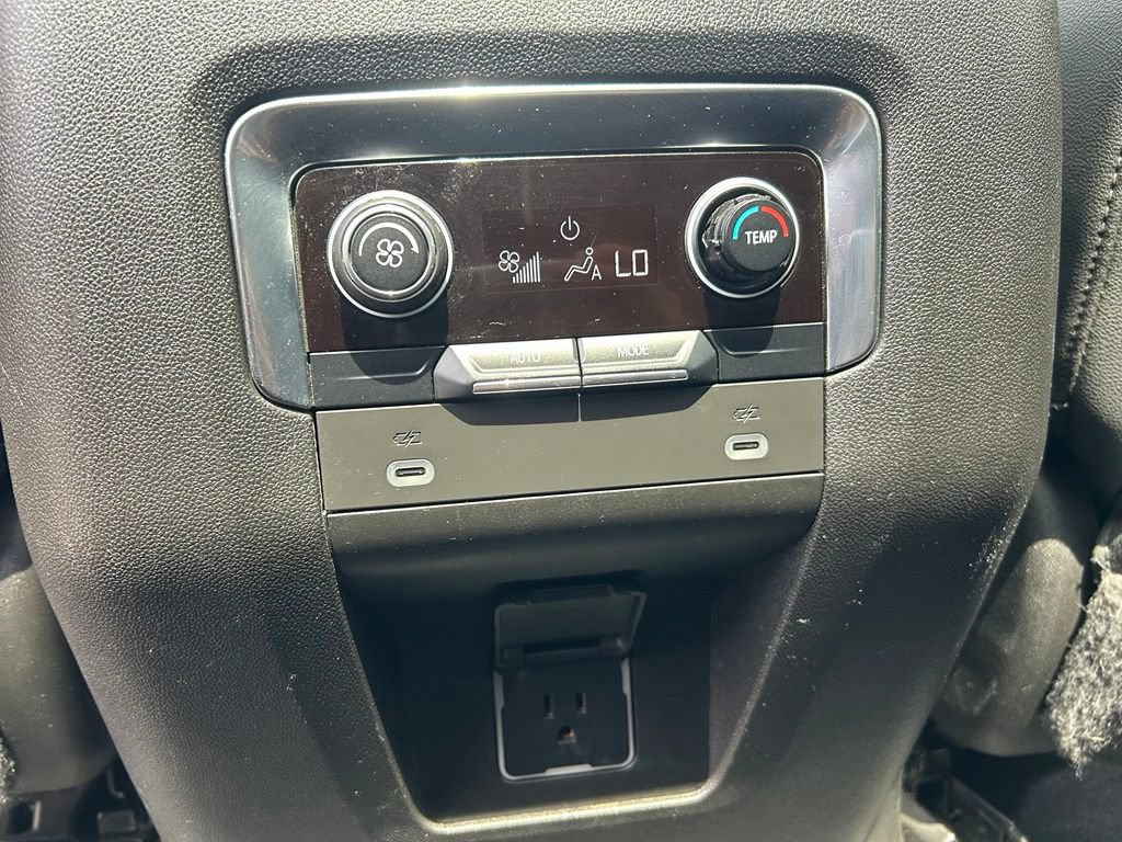 Used 2022 Chevrolet Suburban LT AWD/4WD image 28
