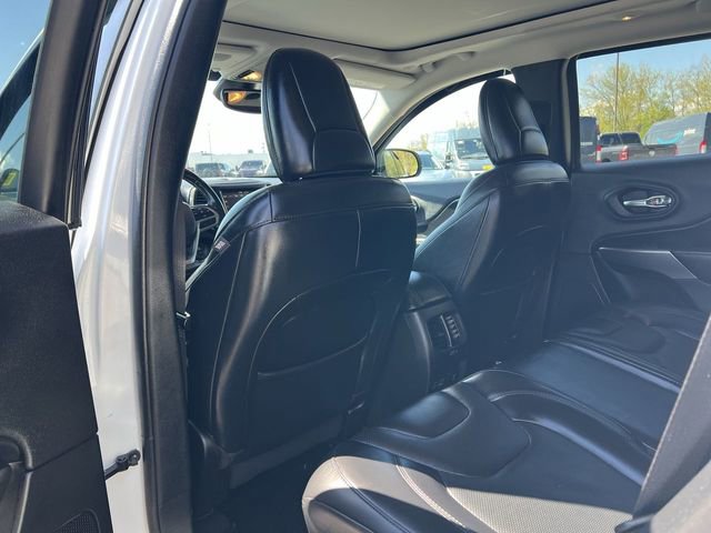 Used 2021 Jeep Cherokee Latitude Lux w/ Sun & Sound Group AWD/4WD image 16