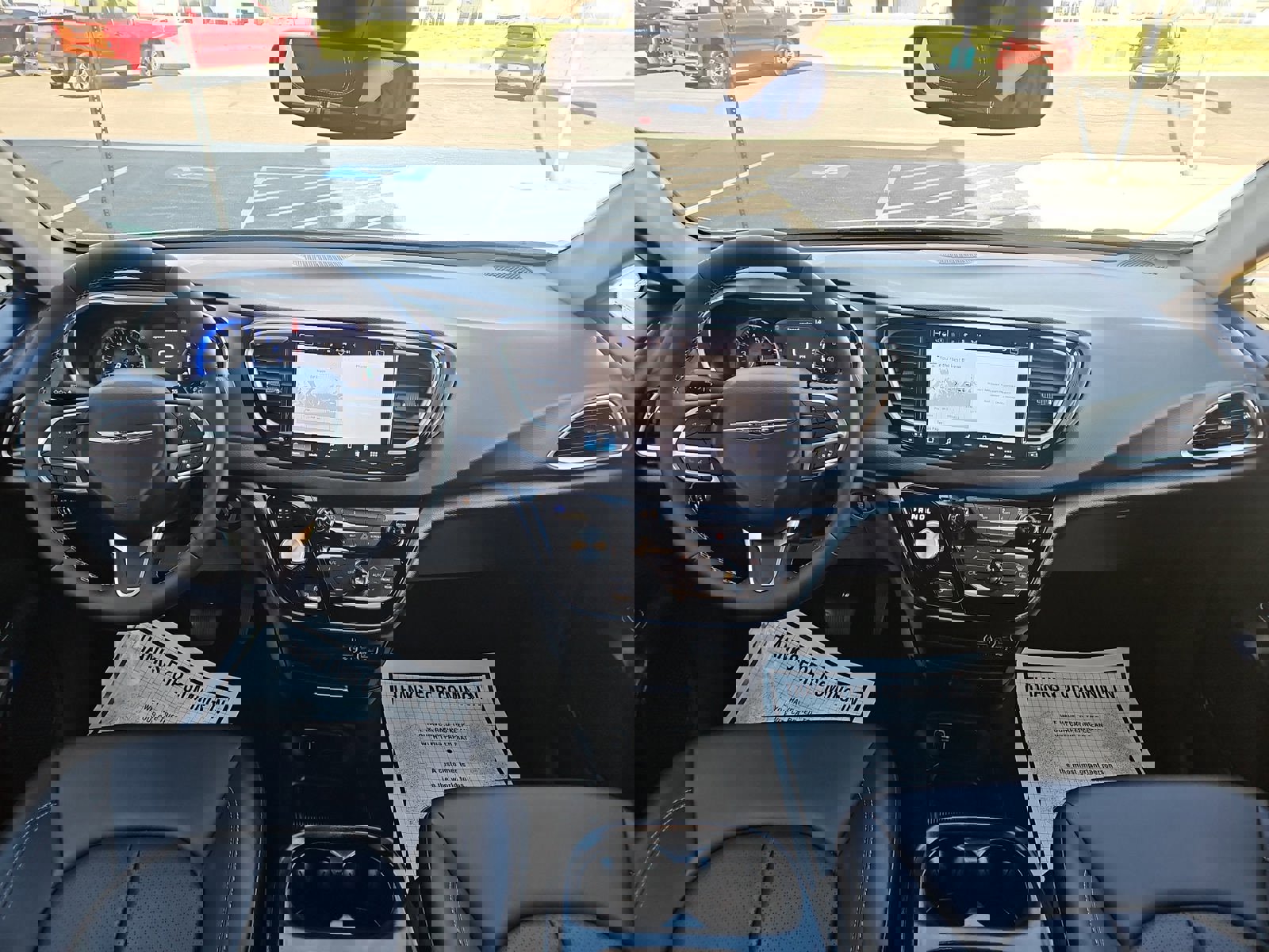 Used 2025 Chrysler Pacifica Select image 6