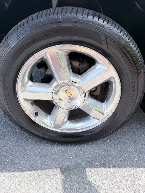 Used 2013 Chevrolet Suburban LT image 13