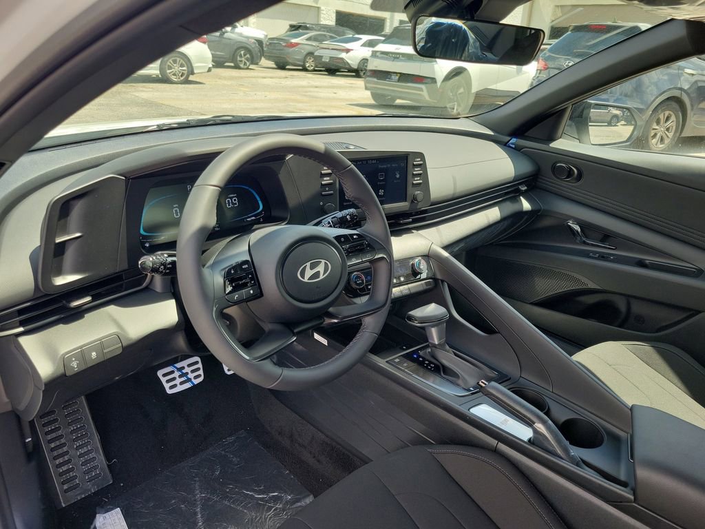 Used 2025 Hyundai Elantra Sport image 8