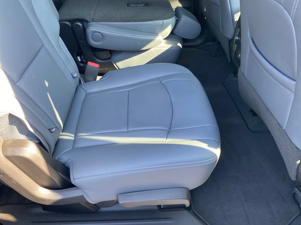 Used 2024 Buick Enclave Essence w/ Sport Touring Edition FWD image 11