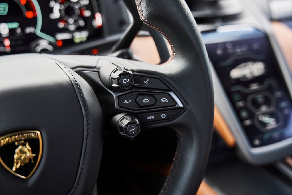 Used 2025 Lamborghini Revuelto AWD/4WD image 60