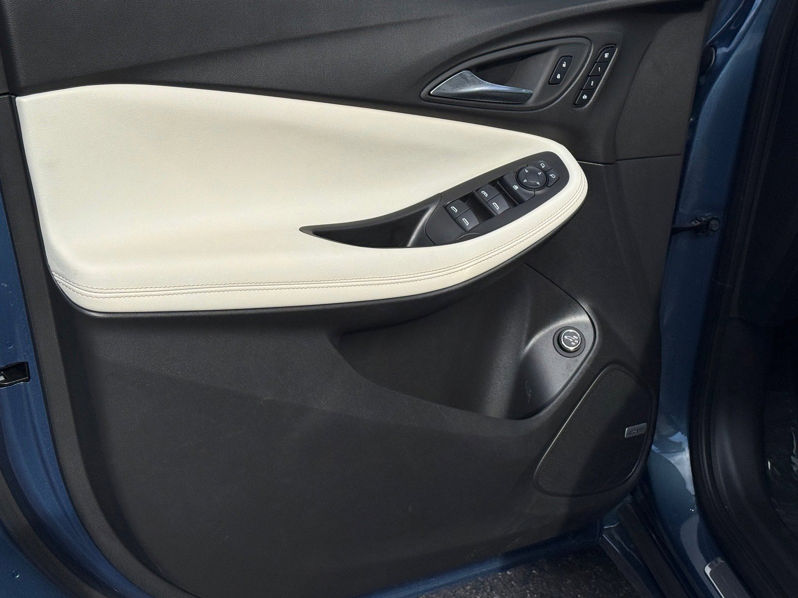 Certified 2024 Buick Encore GX Avenir w/ Avenir Technology Package image 17