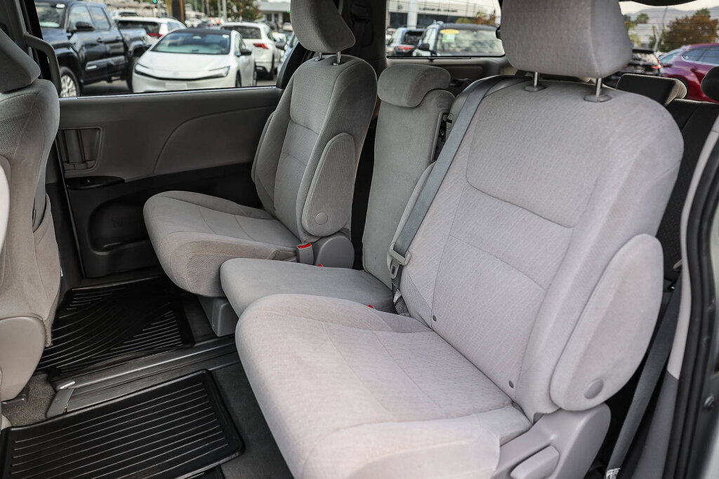Used 2020 Toyota Sienna LE FWD image 8